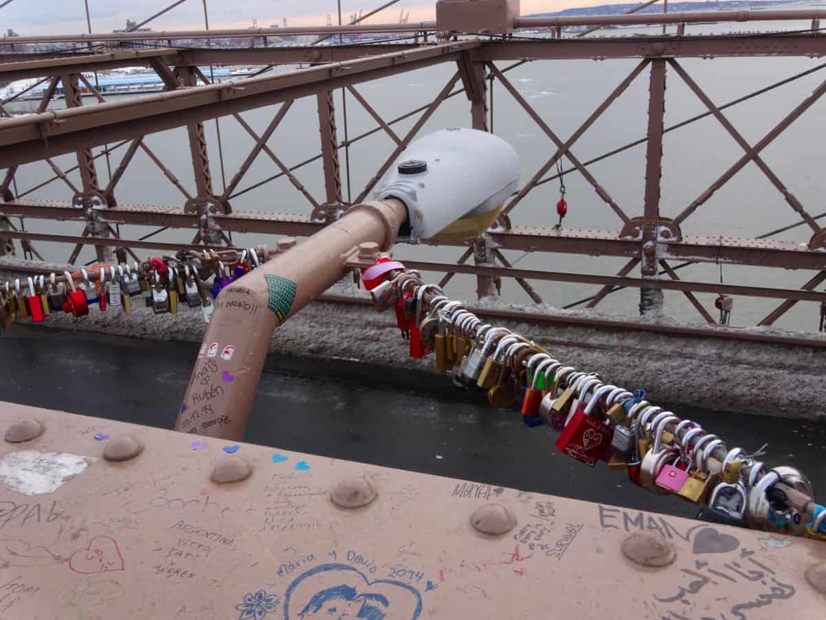 Brooklyn Bridge Liebesschloss Heiratsantrag